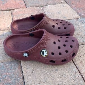 Florida State crocs size 4–5 W